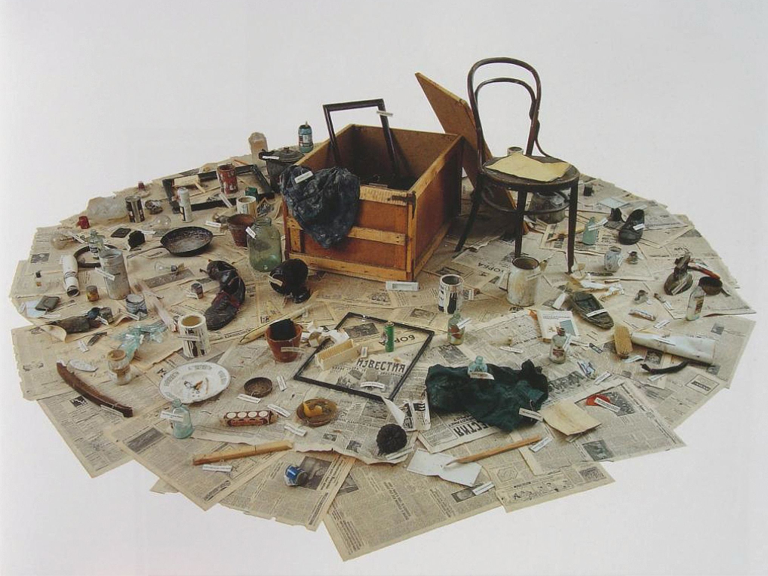 Тотальные работы. Ящик с мусором Кабаков. «Ящик с мусором», 1981.