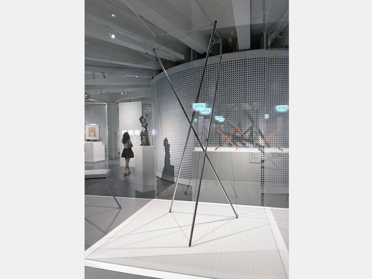 Карл Иогансон, «Самонапряжённая конструкция» на выставке в центре «Зотов»