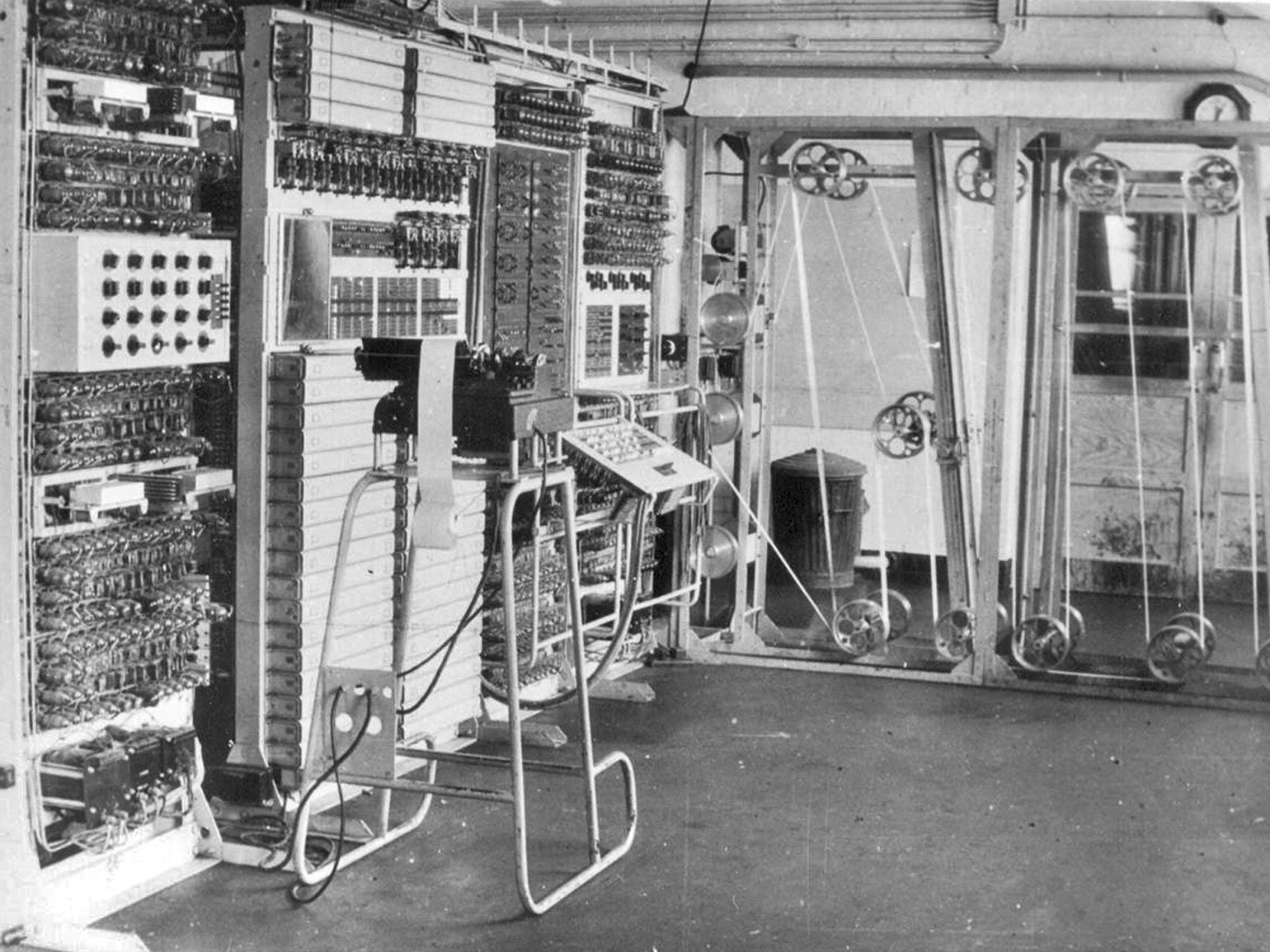 Вычислительная машина тьюринга. Colossus и Mark-1. Британский компьютер Colossus 1943.