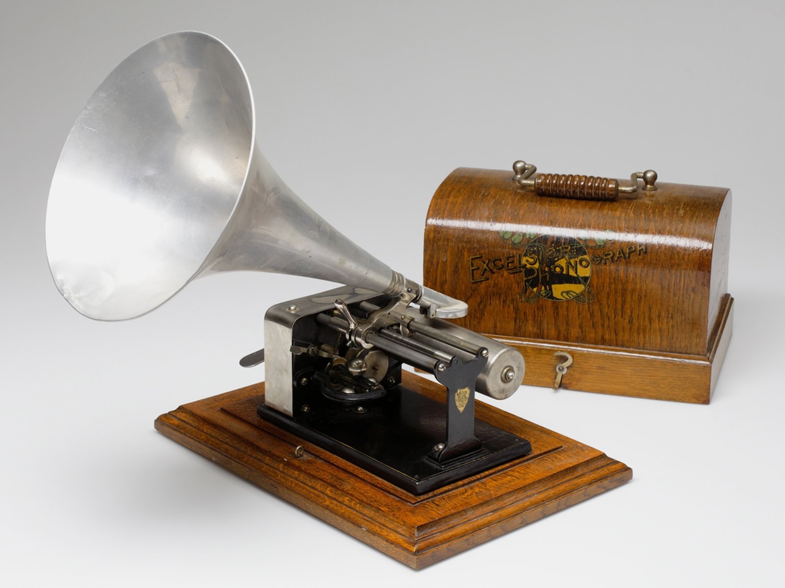 Фонограф звук. Фонограф Эдисона 1878. Фонограф 1877. Первый Фонограф 19 века. 1878 Эдисон продемонстрировал Фонограф.