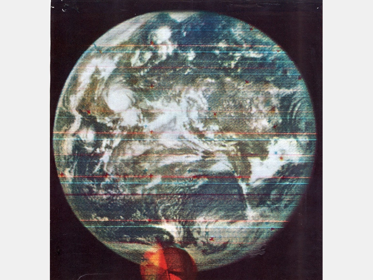 Первая цветная фотография Земли